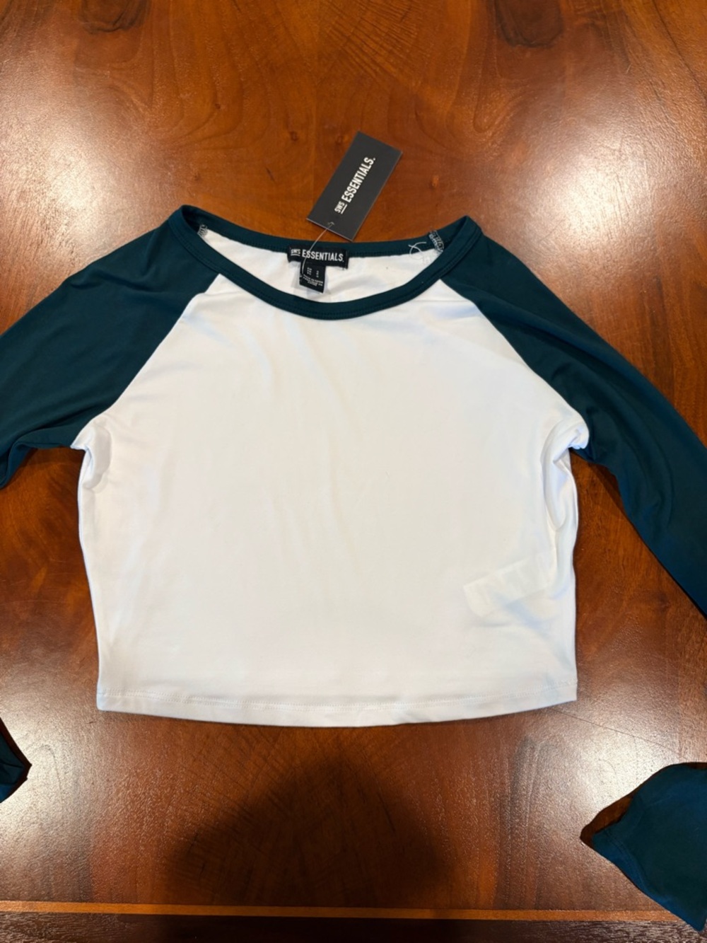 NWT, Essentials White Crop Top with Dark Green Sleeves, size S - Picture 3 of 6